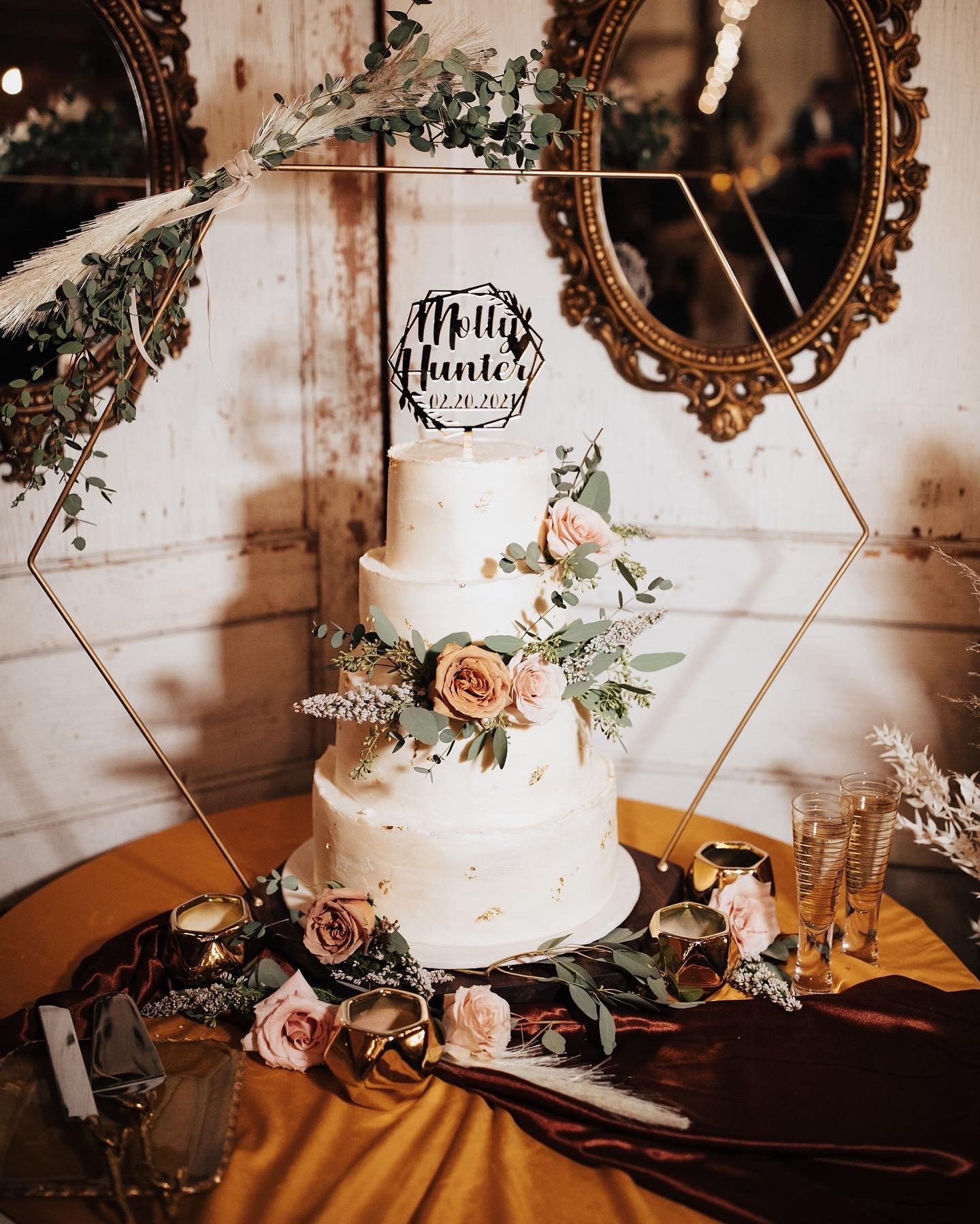 Rustic Vintage Farmhouse Garland, Black White and Gold Holiday Mantle –  Kate Said Yes Weddings